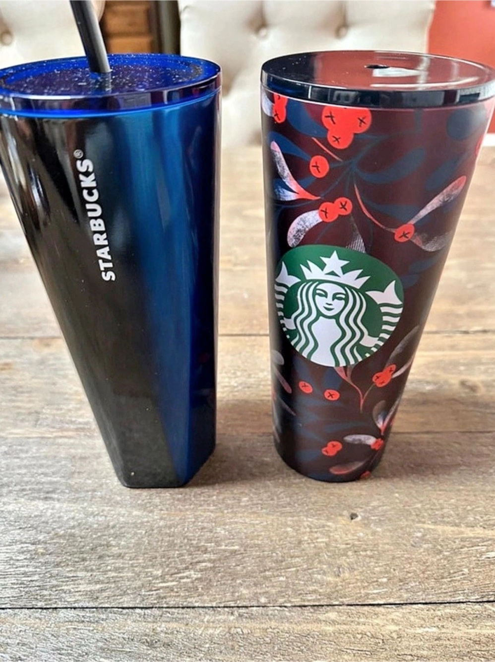 Starbucks Holiday Mistletoe Berries Cold Cup Tumbler Set of 2